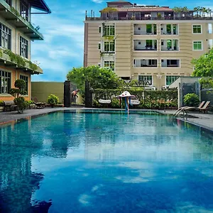 Sasha Transit Hotel